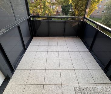 *** Erstbezug nach Modernisierung! Charmante Wohnung mit großem Sonnenbalkon! ** - Photo 1