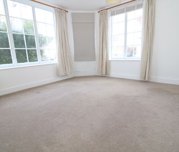 Lincoln Road, Dorking - 3 bedrooms Property for lettings - Seymours - Photo 5