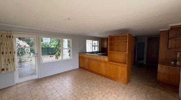 LARGE FAMILY HOME - 4 BED 2 BATH - Photo 1