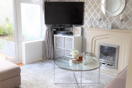 3 bedroom detached house to rent - Photo 3