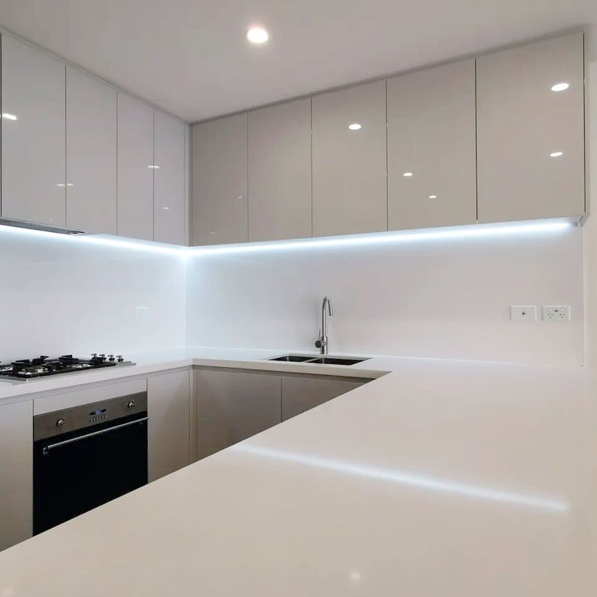 Nearly Brand New Luxury Apartment in Hurstville&excl;&excl; - Photo 1