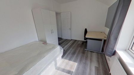 5 bedroom semi-detached house to rent - Photo 4