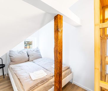 Erstbezug nach Sanierung - Voll möblierte 1 Zimmer-DG-Wohnung mit S... - Photo 1