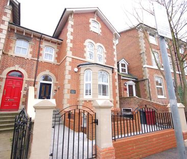 A lower ground floor studio apartment to rent under half a mile fro... - Photo 6