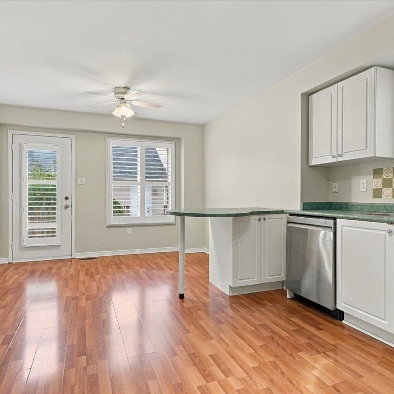 For Lease - 2212 Westoak Trails Boulevard, Oakville, Ontario - Photo 1