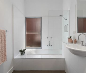 3 bedroom home in the heart of it all! *6 month lease only - Photo 6