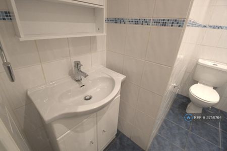 3 bedroom terraced house to rent - Photo 5