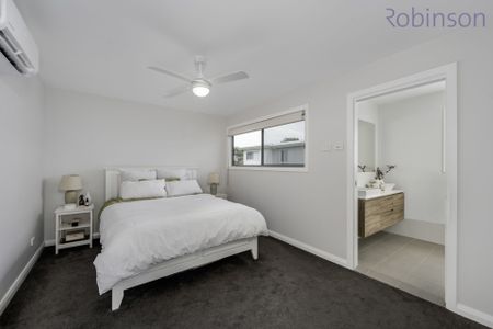 Spacious three bedroom air conditioned townhouse with single garage - Photo 4