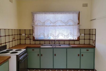 Quite 2 Bedroom Unit! - Photo 2