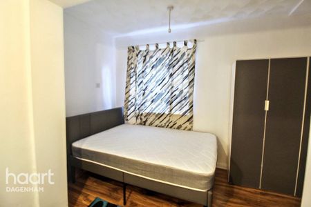 4 bedroom end of terrace house to rent - Photo 5