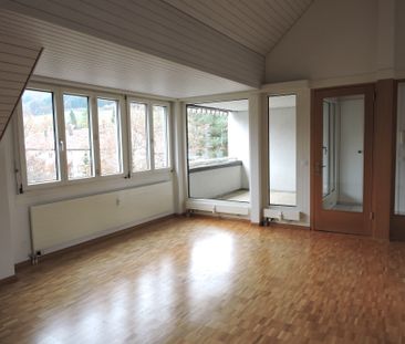 Charmate Dachwohnung mit grosszügigem Balkon - Foto 2