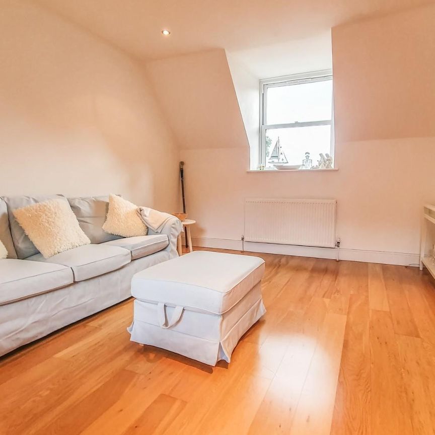 The Mansion, Whitney Wood, Stevenage - Photo 1