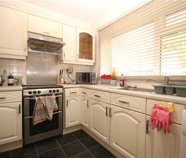 Woodlands Court, Woking, Surrey, GU22 7RY - Photo 2