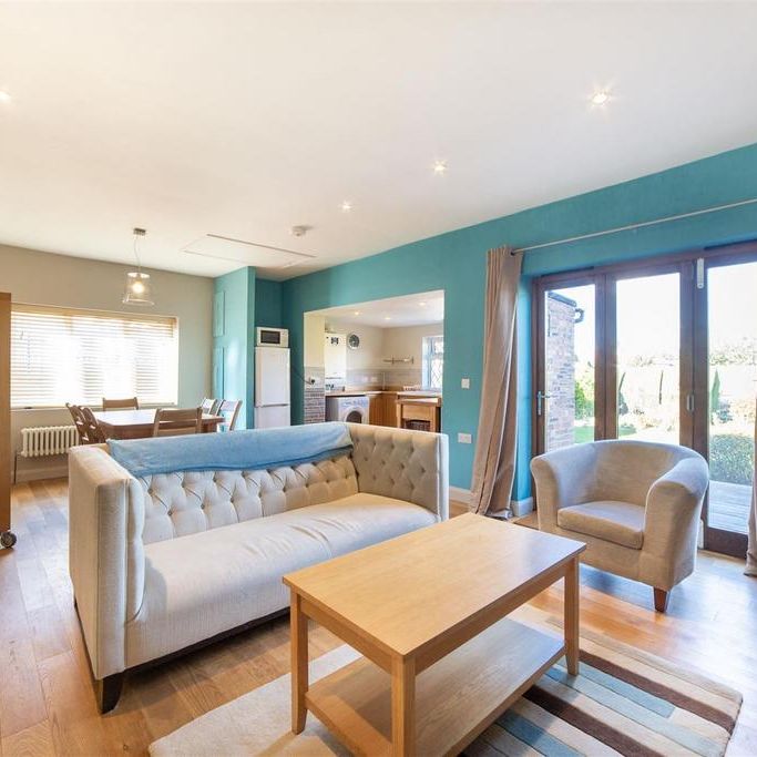 2 bedroom semi-detached bungalow to rent - Photo 1