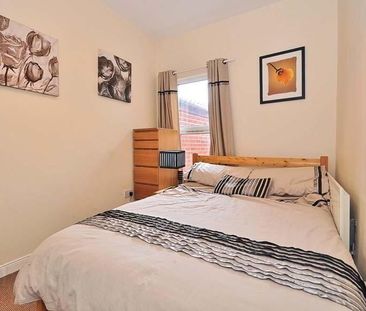 29 Donegall Avenue, Belfast, BT12 6LS - Photo 4