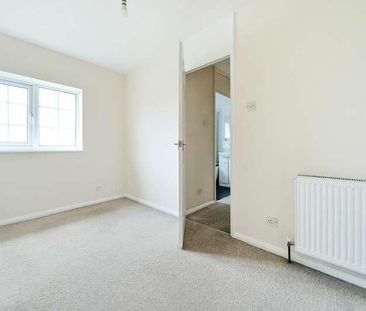 Stratford Drive, Aylesbury, HP21 - Photo 3