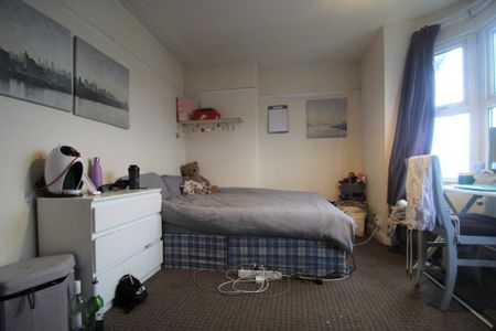 5 bedroom semi-detached house to rent - Photo 3