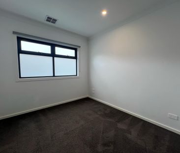 19A Finch Street, Notting Hill VIC 3168 - Townhouse For Rent | Domain - Photo 3