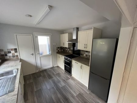 2 bedroom detached bungalow to rent - Photo 3