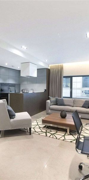 A sophisticated second-floor luxury apartment in the heart of St James's - Photo 1