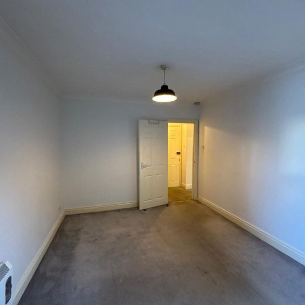 Western Road, Brighton - Photo 1