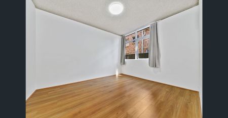 Convenient 3 bedroom unit For Rent. Only 350 meters from railway station - Photo 2