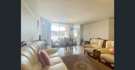 3 bedroom apartment at great location - Photo 3