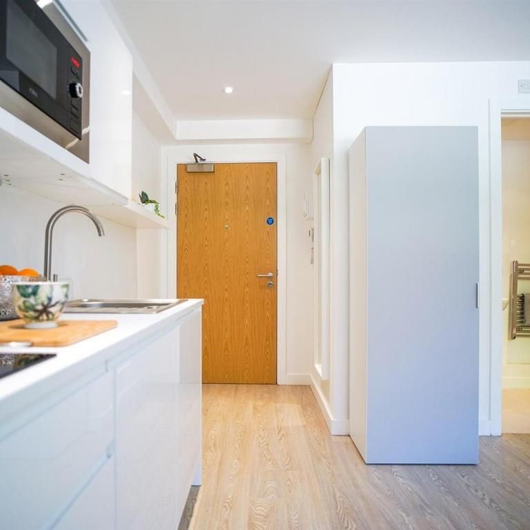 Studio to rent - Photo 1