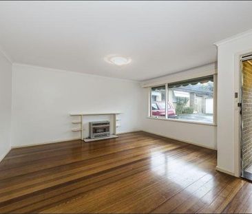 Bright & Spacious 2-Bedroom Unit in Prime Box Hill South - Photo 6