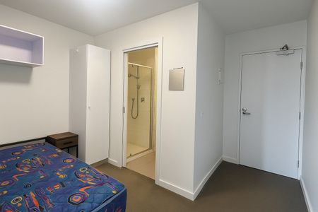 Stylish Urban Living in the Heart of Prahran - Photo 3