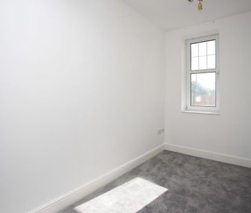2 bedroom ground floor flat to rent - Photo 3