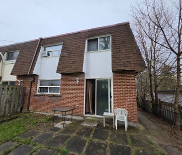 For Lease - 63 Wiggens Court, Toronto, Ontario - Photo 2