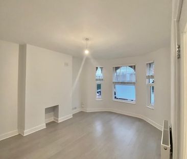 2 Bed Flat, Leamington Park, W3 - Photo 1