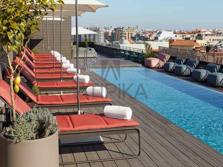 Magnifico piso de 150m2 con azotea comunitaria con piscina y vistas a un paso de Arc de Triomf, Barcelona - Photo 5