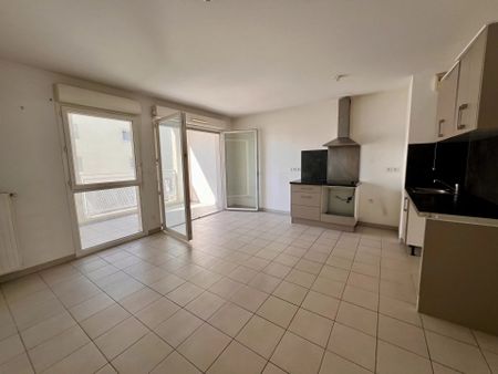 Location Appartement 2 pièces 43m² MARSEILLE 3ème - Photo 2