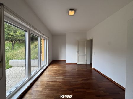 Wohnen neu gedacht – außergewöhnliches Wohnensemble mit zwei Häusern, Loft und traumhaftem Panoramablick - Photo 2