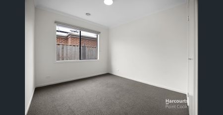 Stylish 4-Bedroom Family Home with Modern Upgrades in Prime Point Cook Location - Photo 4