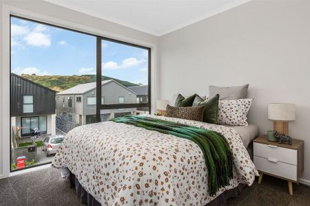 Modern, sun filled 3BR Townhouse in Kenepuru - Photo 4