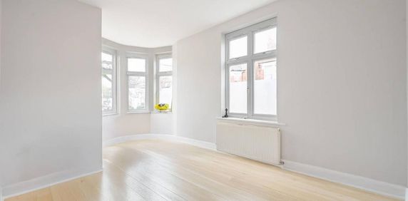 3 bedroom flat to rent - Photo 2