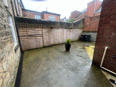 2 bed lower flat to rent in NE10 - Photo 3