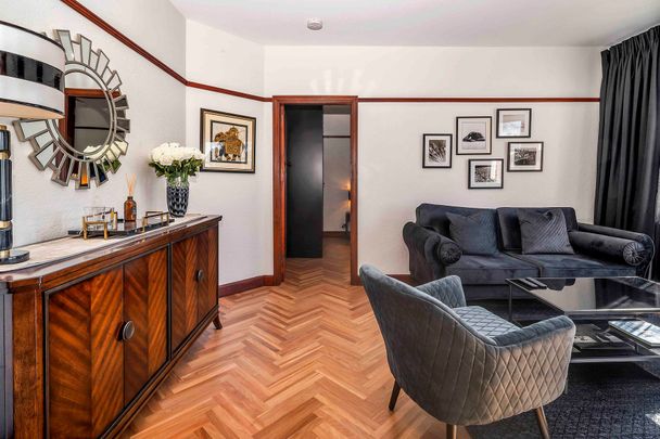 ART DECO NEW YORKER MEETS BEACHSIDE LIVING - FURNISHED EXECUTIVE ACCOMMODATION - Photo 1