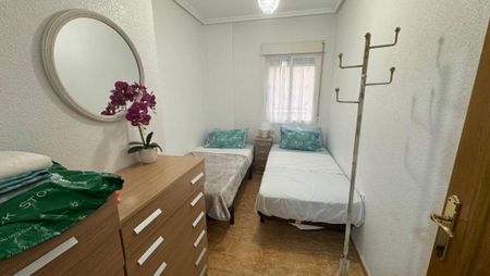 Spacious apartment in the center of Torrevieja - Photo 5