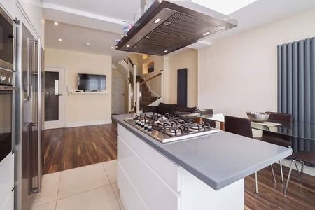Modern Double room for single use in Canary Wharf London E143BG - Photo 2