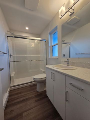 3br – Beautiful New Townhouse Near Golf course - Photo 4