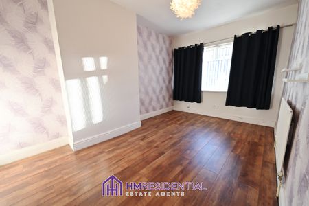 3 bedroom Flat for rent available now on Swinley Gardens, Denton Burn, Newcastle Upon Tyne, NE15 7HX - Photo 4