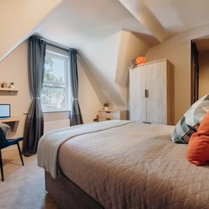 A LUXURY STUDIO EN-SUITE ROOM complex, consisting of fully furnished large studio style rooms. In the heart of Tamworth Town Centre, - Photo 3