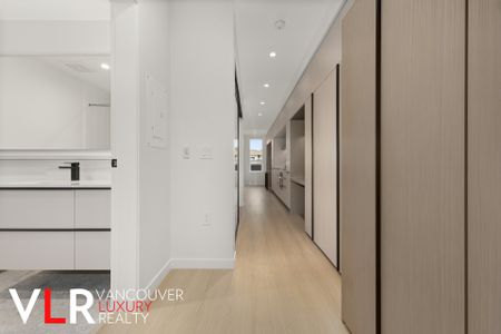 Condo in Port Moody, British Columbia - Photo 4