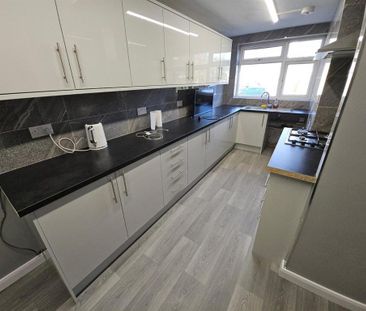 House share to rent - Photo 2