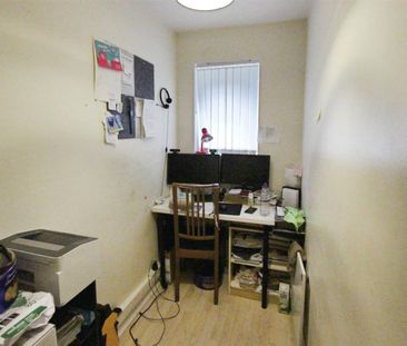2 bedroom Flat To Let - Photo 6