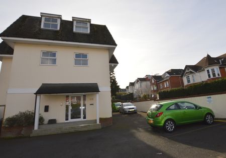 Alumhurst Road, Bournemouth, Dorset, BH4 - Photo 3
